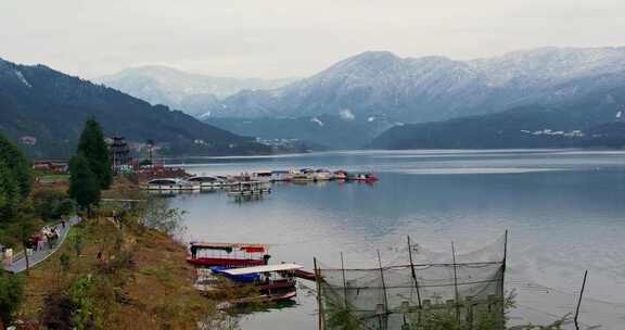 高清实拍瓦屋山雅女湖雪山湖泊