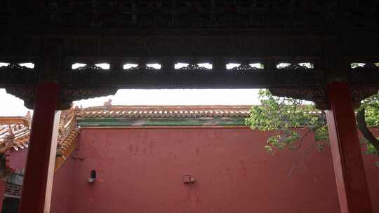 故宫古建筑屋檐红墙