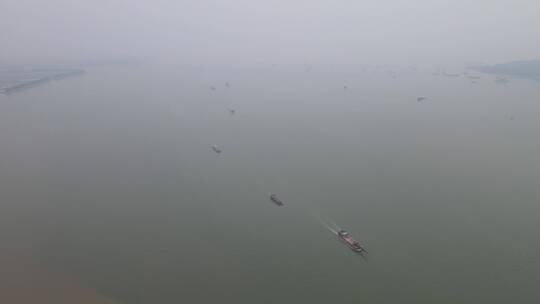 薄雾中珠江口海域航拍