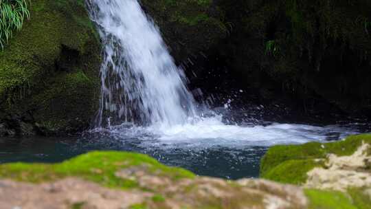 湖北利川八百里清江源头活水潺潺视频素材模板下载