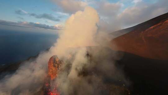 FPV穿越机航拍火山喷发岩浆喷发埃特纳火山