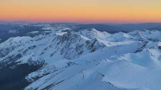 航拍雪山