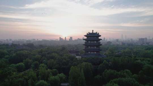 4k航拍山东济南大明湖超然楼日出朝霞