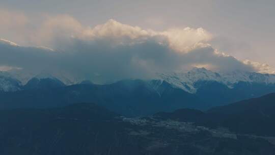 航拍云南德钦飞来寺梅里雪山观景台风光