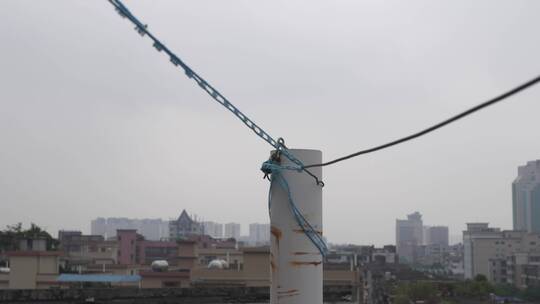 天台水管吊绳视频素材模板下载