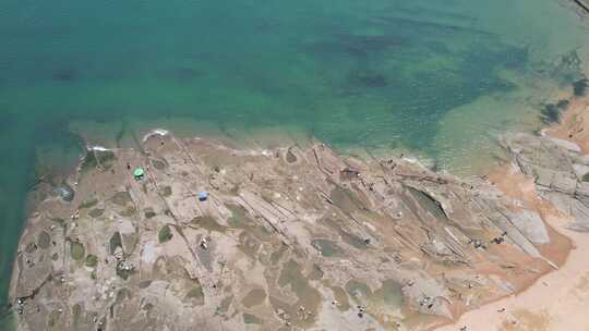 航拍大海海浪沙滩