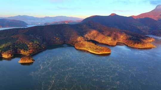 辽宁桓仁五女山桓龙湖秋天风景