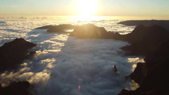 航拍高山云海日出