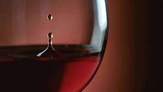 红酒葡萄酒升格倒酒入杯广告视频素材