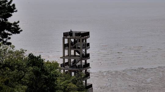 杭州湾海边城市岛屿礁石海浪