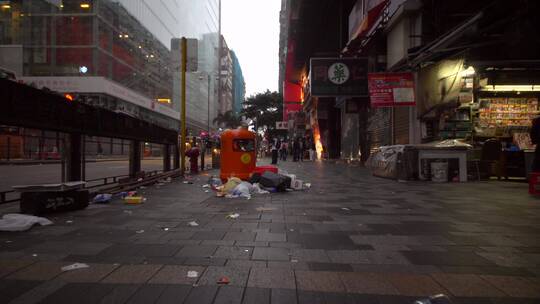 香港街满溢的垃圾桶
