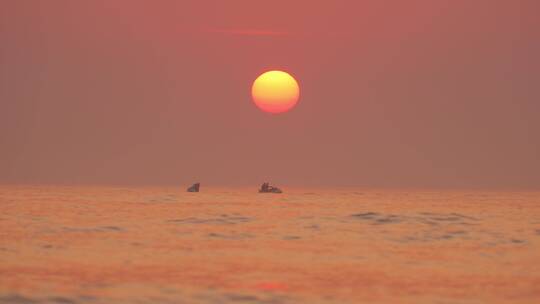 唯美落日夕阳海上渔船