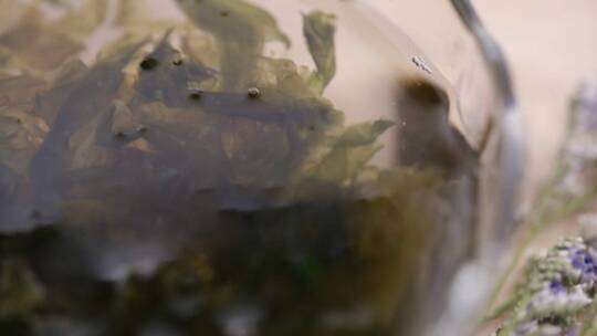 【镜头合集】泡发紫菜制作紫菜汤海藻