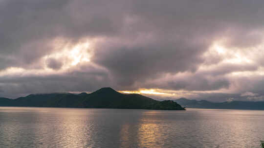 云南丽江泸沽湖日出风云延时