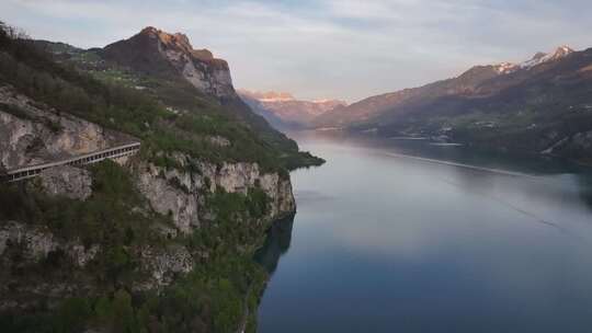 美丽的无人机拍摄的瓦伦湖和周围的山脉，湖