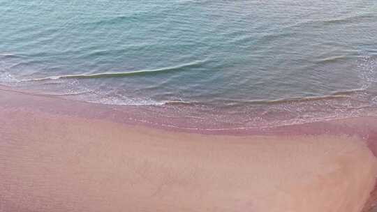 航拍黄昏海边海浪沙滩海鸥