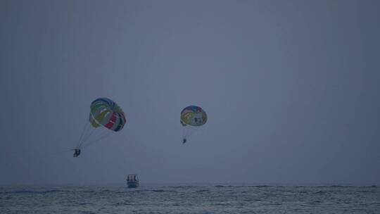 海上极限运动滑翔伞