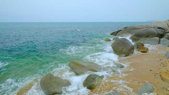 海边巨石礁石滩海滩