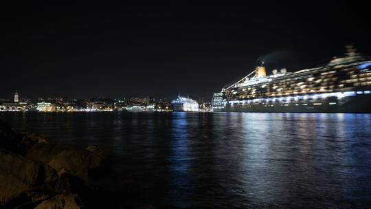 夜幕下的海港景观