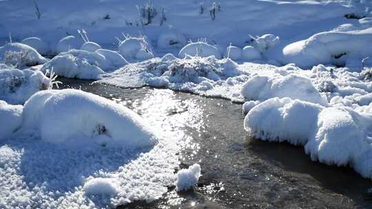 冬天雪地与流水寒冷冬季