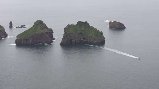 海中陡峭悬崖的岛屿