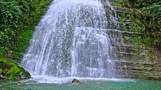 湖北恩施4A景区鹿院坪河谷溪流瀑布慢速升格