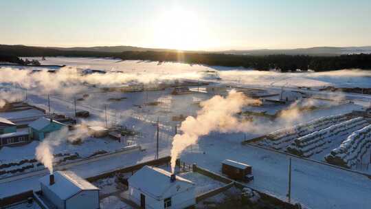 炊烟山村民居雪景乡土气息