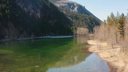 湖，山，树，水