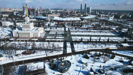 冬季历史建筑广场俯视图