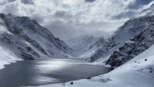 雪山 牛奶海古 冰川湖