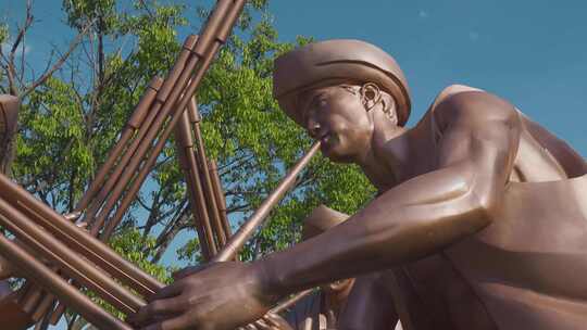 乡村振兴云南屏边苗族县吹芦笙雕塑