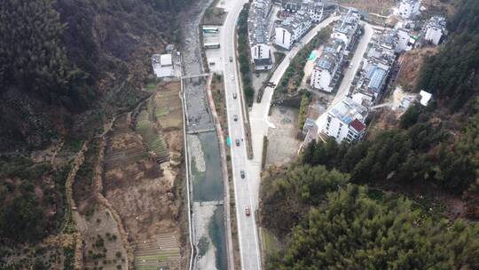 安徽省黄山市黄山区汤口车队穿城而过