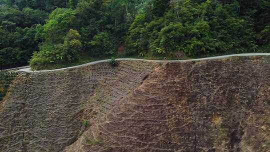 骑山地车