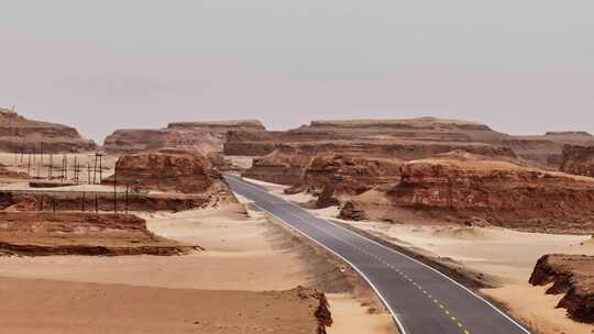 荒漠中的公路