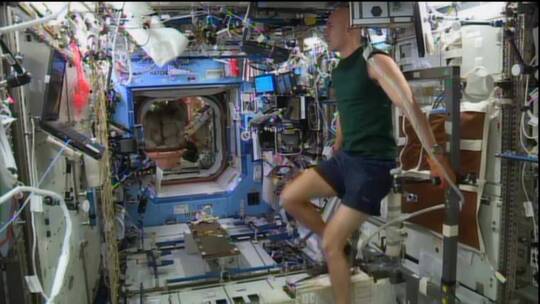 宇航员在国际空间站的演习
