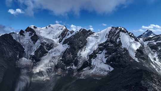 新疆天山雪山