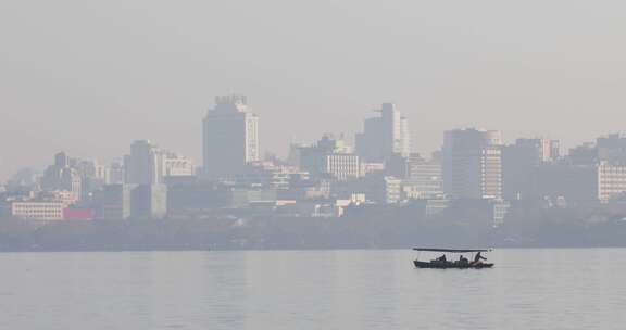 杭州西湖清晨西湖手划游船西湖画舫空镜