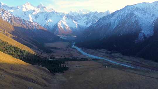 航拍新疆夏塔雪山牧场风景