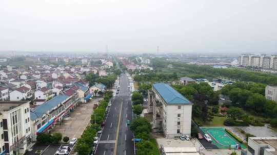 小镇街道鸟瞰全景