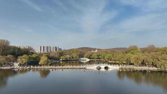 航拍鞍山市二一九公园秋景