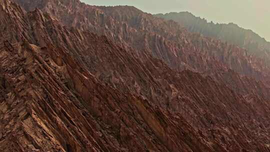 层层叠叠的岩层