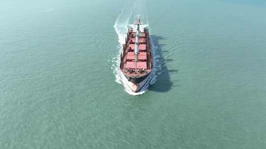 远航货轮航行航拍轮船行驶航运远洋运输海运
