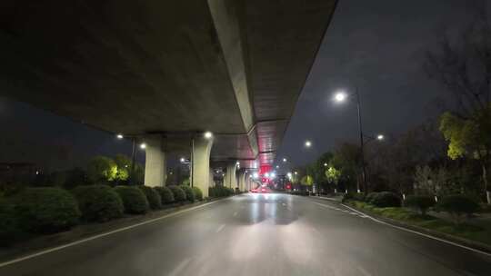 城市夜晚夜景开车第一视角汽车窗外沿途风景