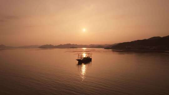 海上渔船海岛剪影滩涂日落晚霞