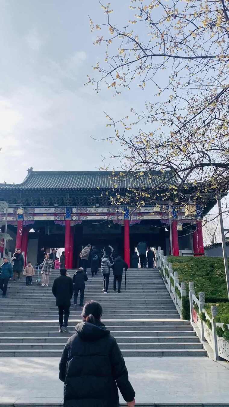 春节人来人往  古色建筑