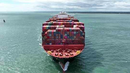 海水集装箱货船航拍轮船航行运输船视频素材模板下载