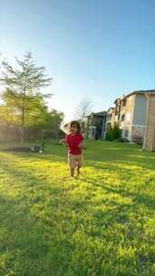 Niño corriendo en ja