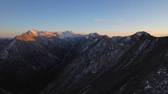 航拍川西雪山日落日照金山