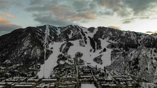 城镇，山脉，雪，滑雪场