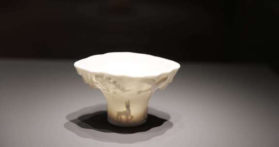 清代德化窑白釉堆塑兽纹瓷杯